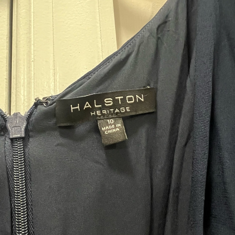 Halston Heritage Dark Navy Pleated Cape Sleeve Georgette Gown Size 10 US $189 - Picture 4 of 6
